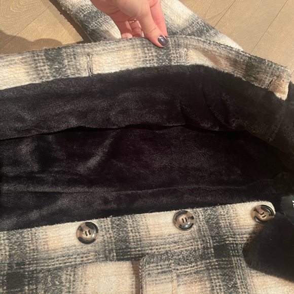 APPARIS FAUX FUR COAT - Picture 5 of 7